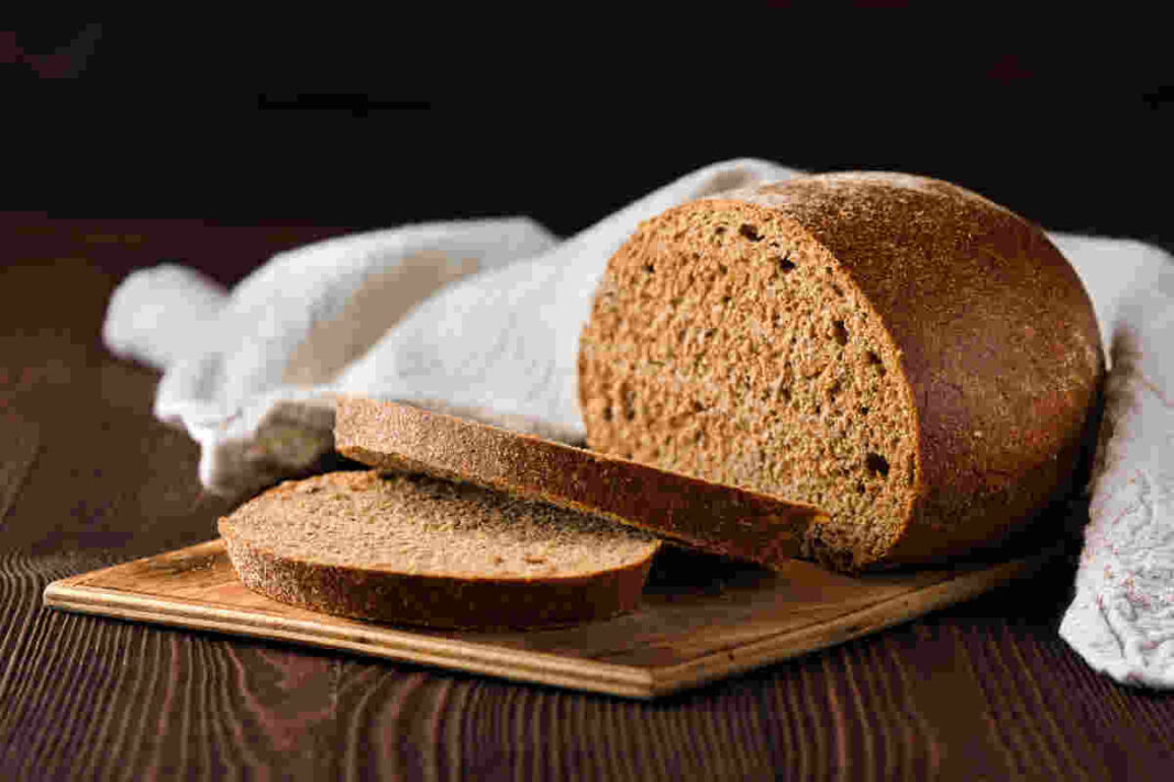 Brown bread vs white bread The healthier choice THIP Media